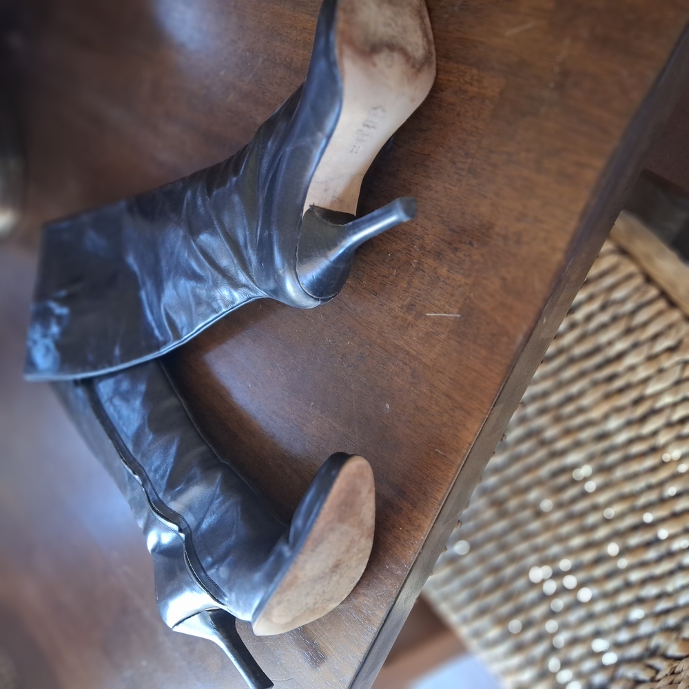 Elegant Black Leather Women's Boots
